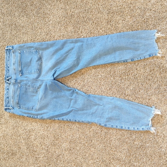 Good American Mid-Rise Skinny Light Wash Distressed Jeans, Size 16 - Picture 3 of 4